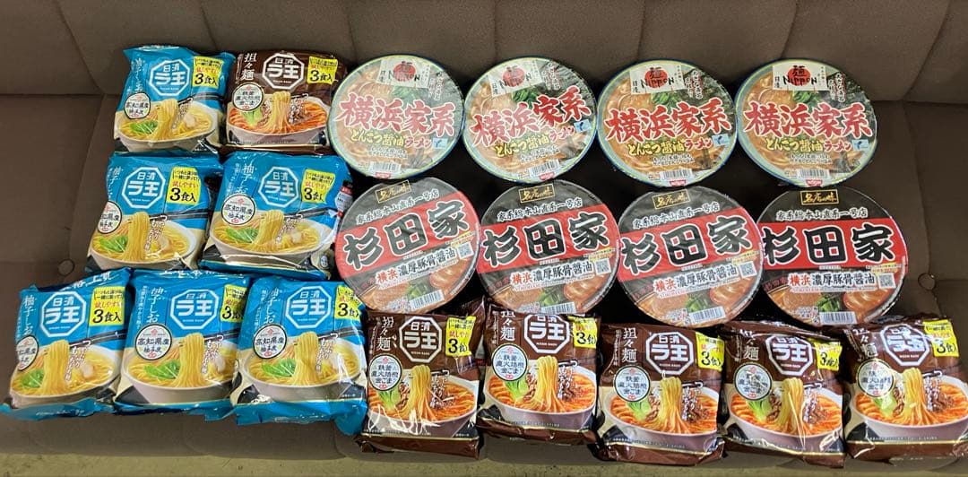 即席麺とスナック菓子のセット