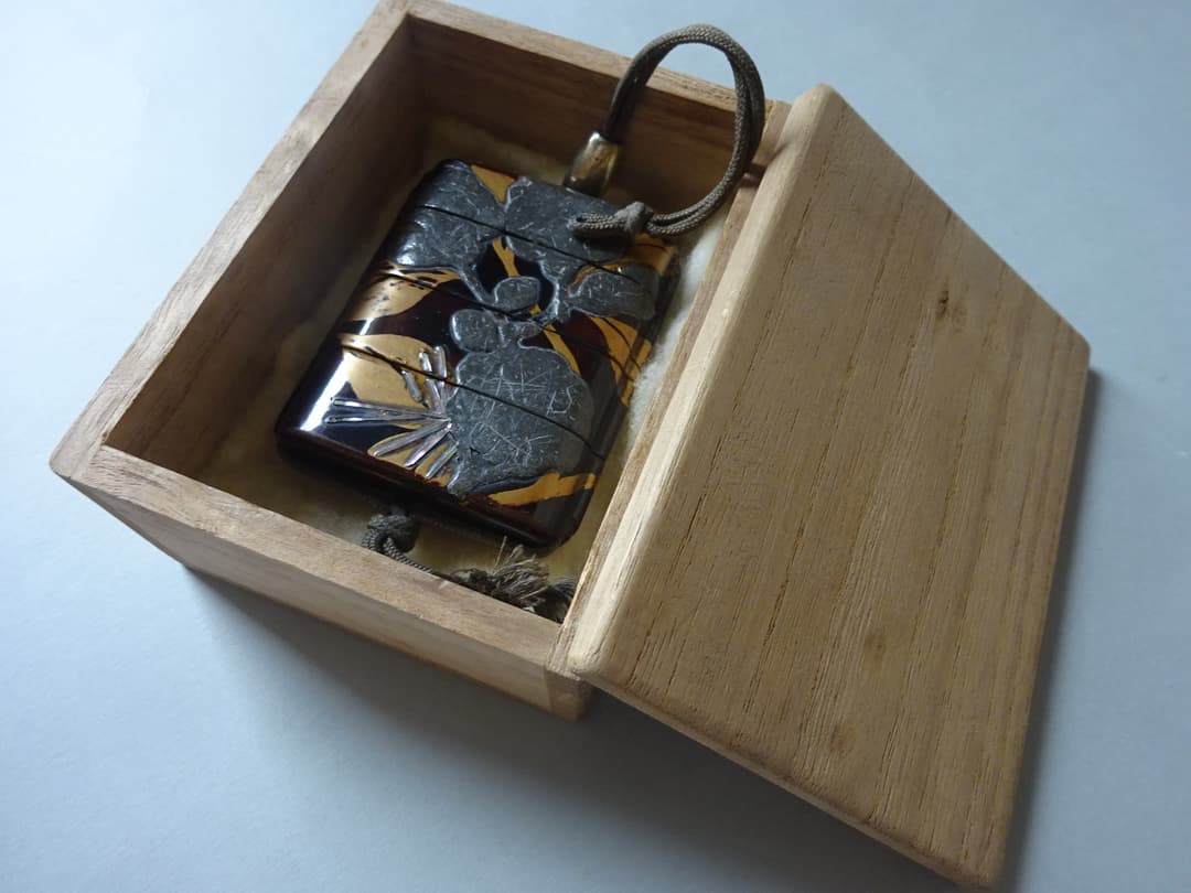 ◆光琳蒔絵印籠◆松山茶花蒔絵鉛螺鈿◆江戸中期◆