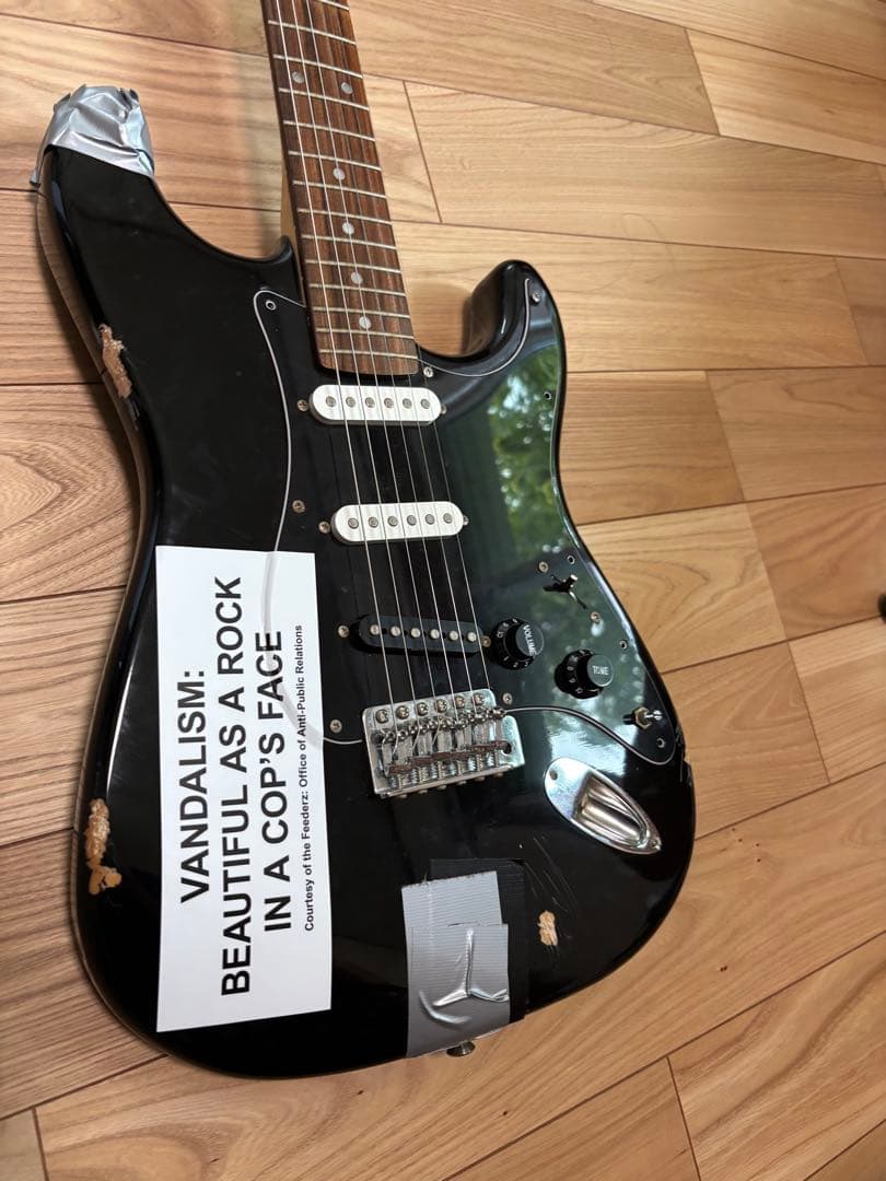 や*ま様 カートコバーン ヴァンダリズム　ストラトモデル