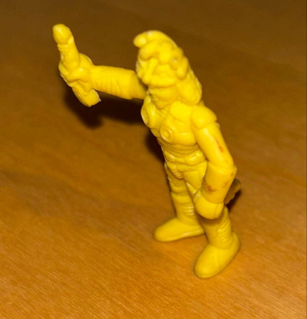 レア　ウルトラマン怪獣消しゴム　ギナ（黄）