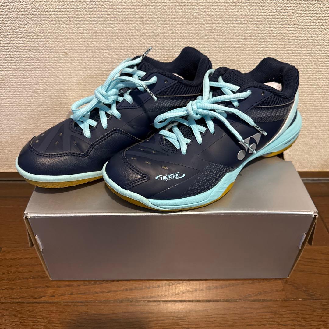 バドミントンシューズ