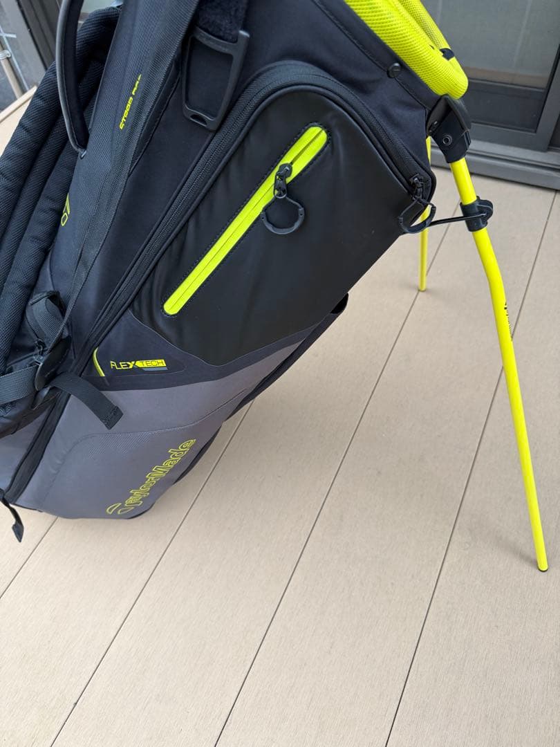 TaylorMade FlexTech ゴルフバッグ 自立式