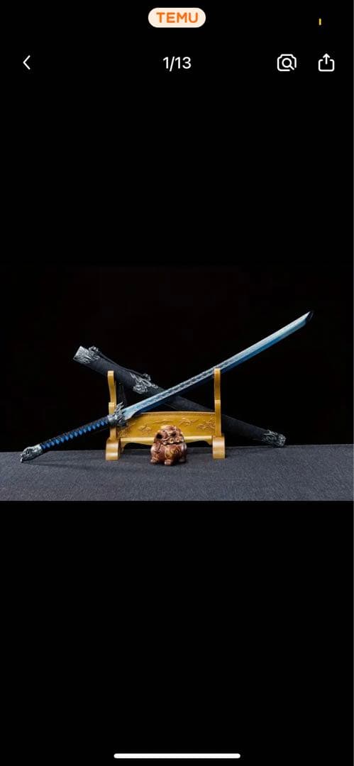 美しい刀 青い模様の黒い柄