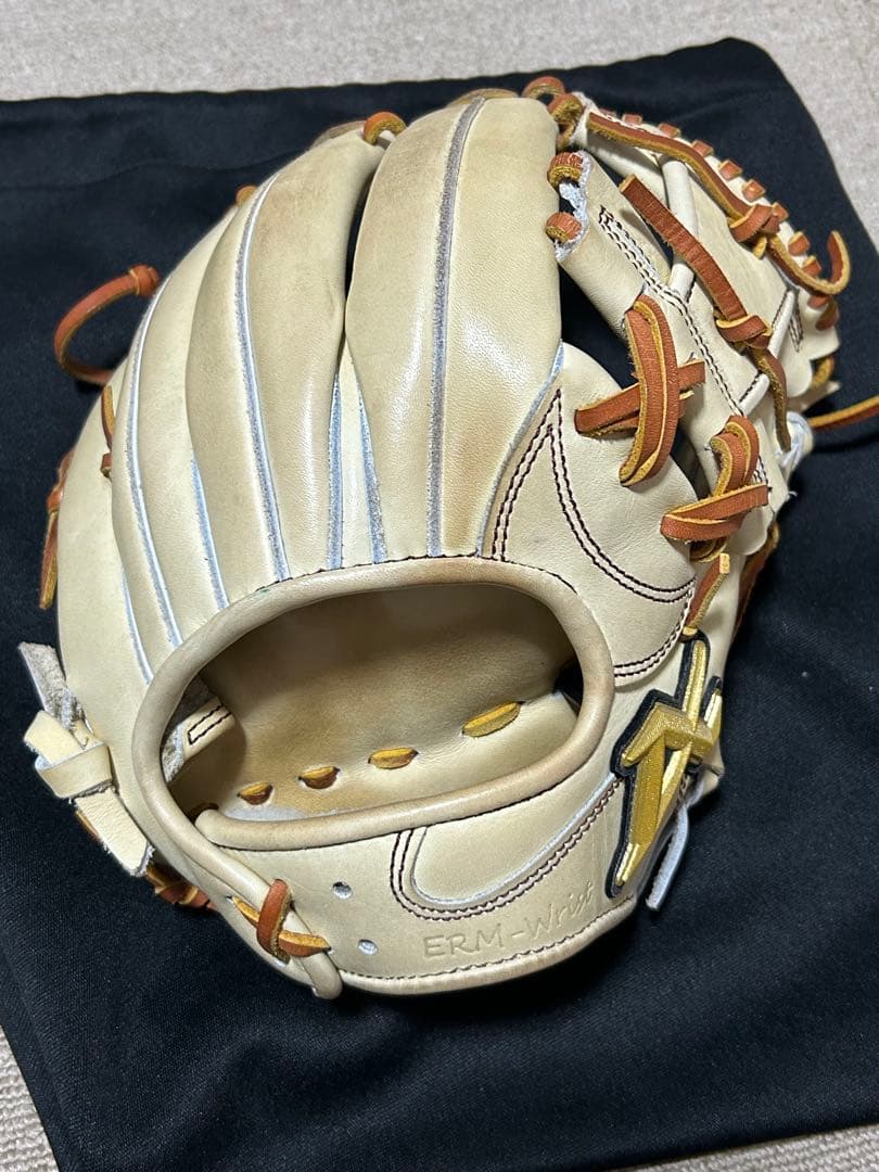 クリーム色 レザー 硬式グローブ 右投用アトムズ