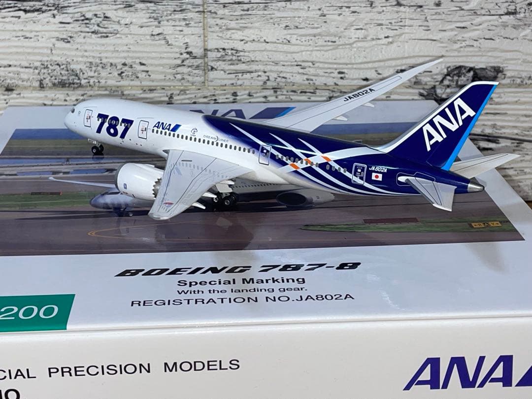 全日空商事 1/200 ANA B787-8 特別塗装 NH20051 木製台座