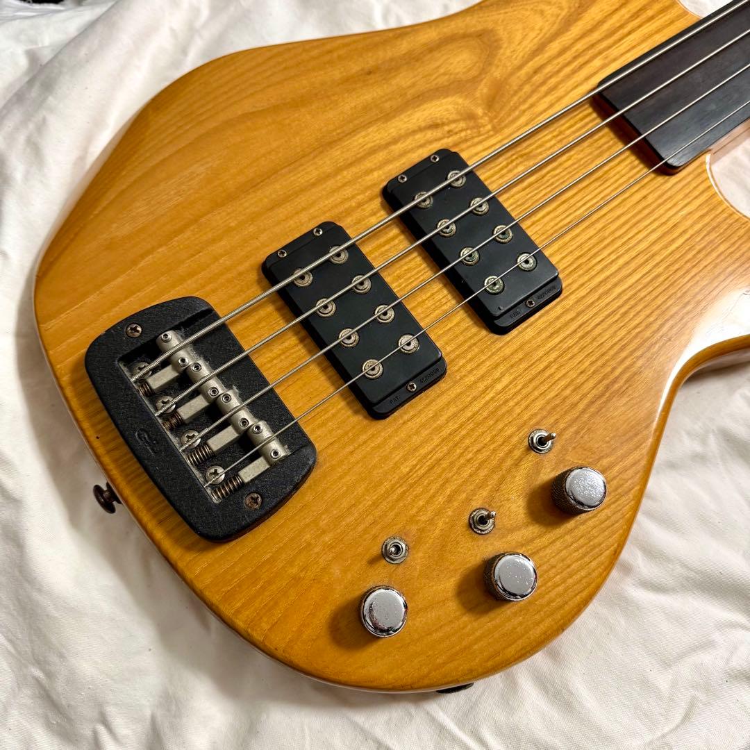 G&L「L-2000 USA フレットレスベースNatural」