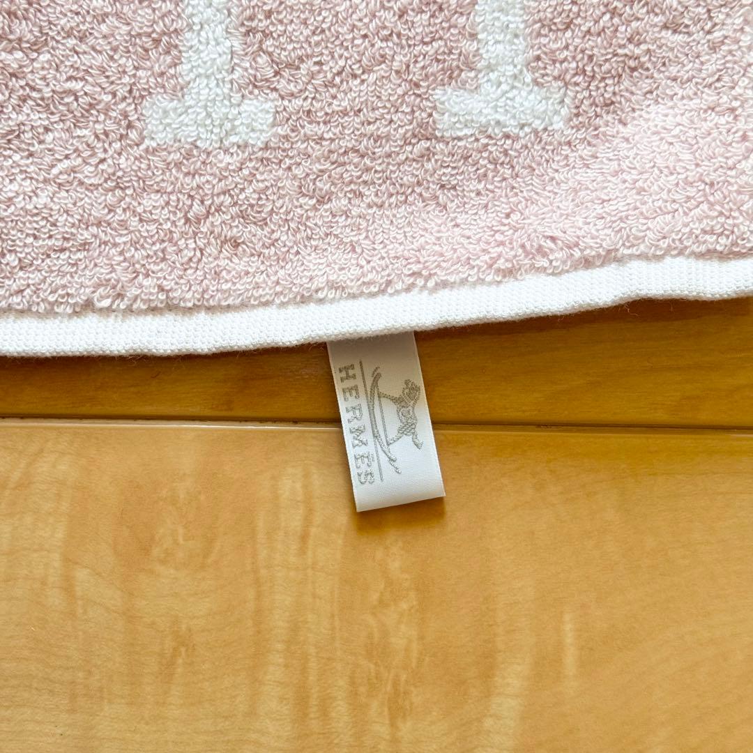 【新品未使用】HERMES Hロゴ タオルハンカチ ピンク/ホワイト