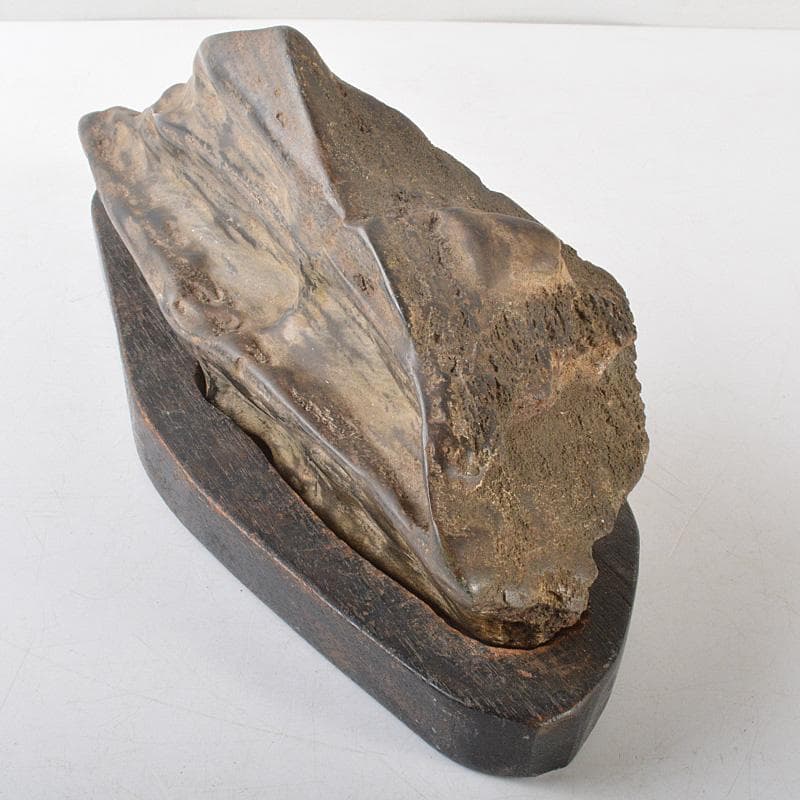 天然石　鑑賞石　置物　重さ約2.71㎏　唐木台付　V　R6595