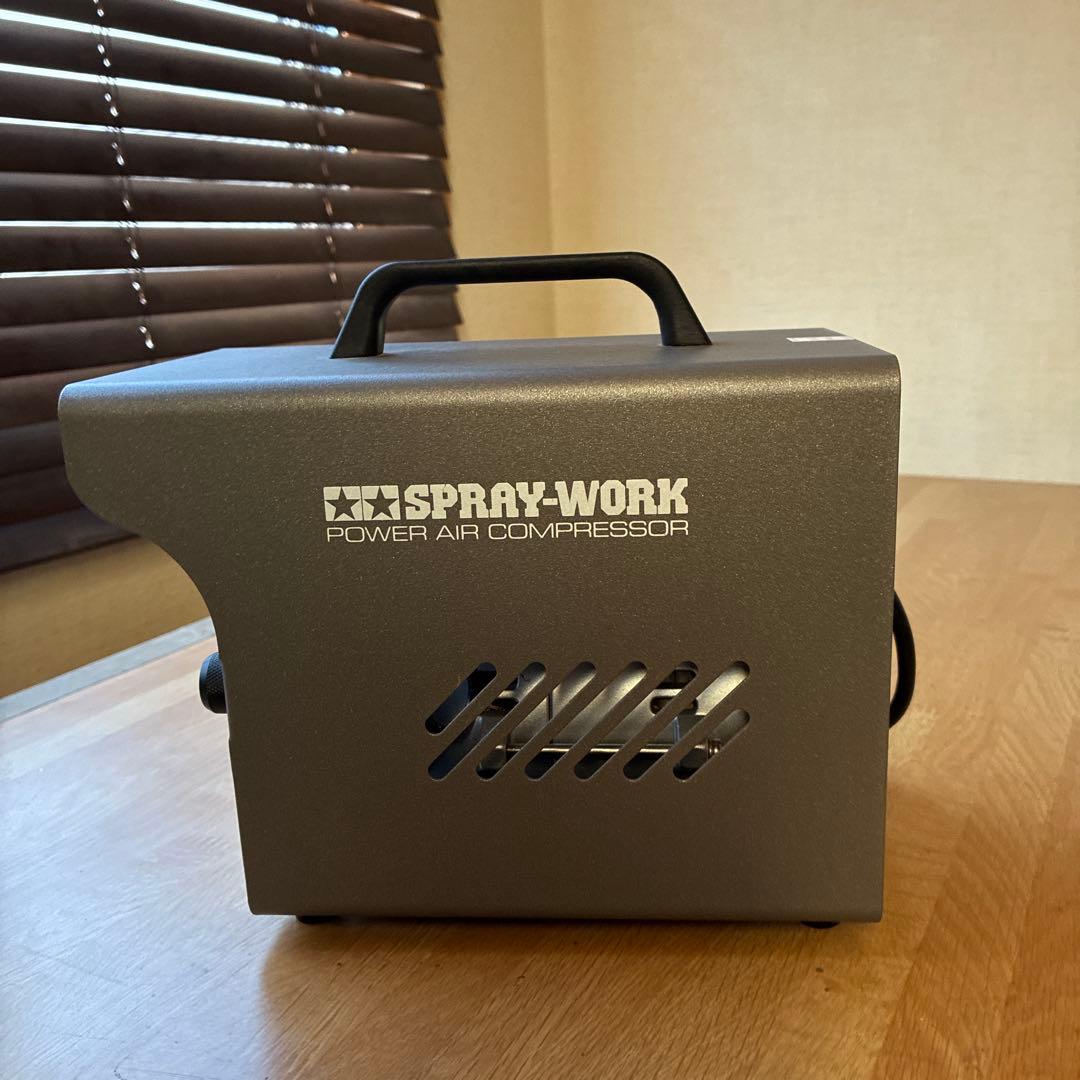 タミヤスプレーワークパワーコンプレッサー　ハンガー一体式電源スイッチ搭載
