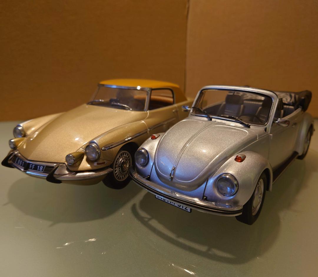 1/18 フォルクスワーゲン ビートル 1303 シルバー カブリオレ 1973