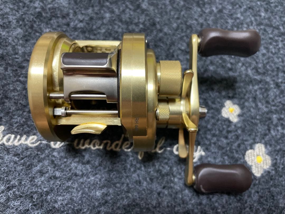 こ*ろ様 ⭐ SHIMANO(シマノ)カルカッタコンクエスト200