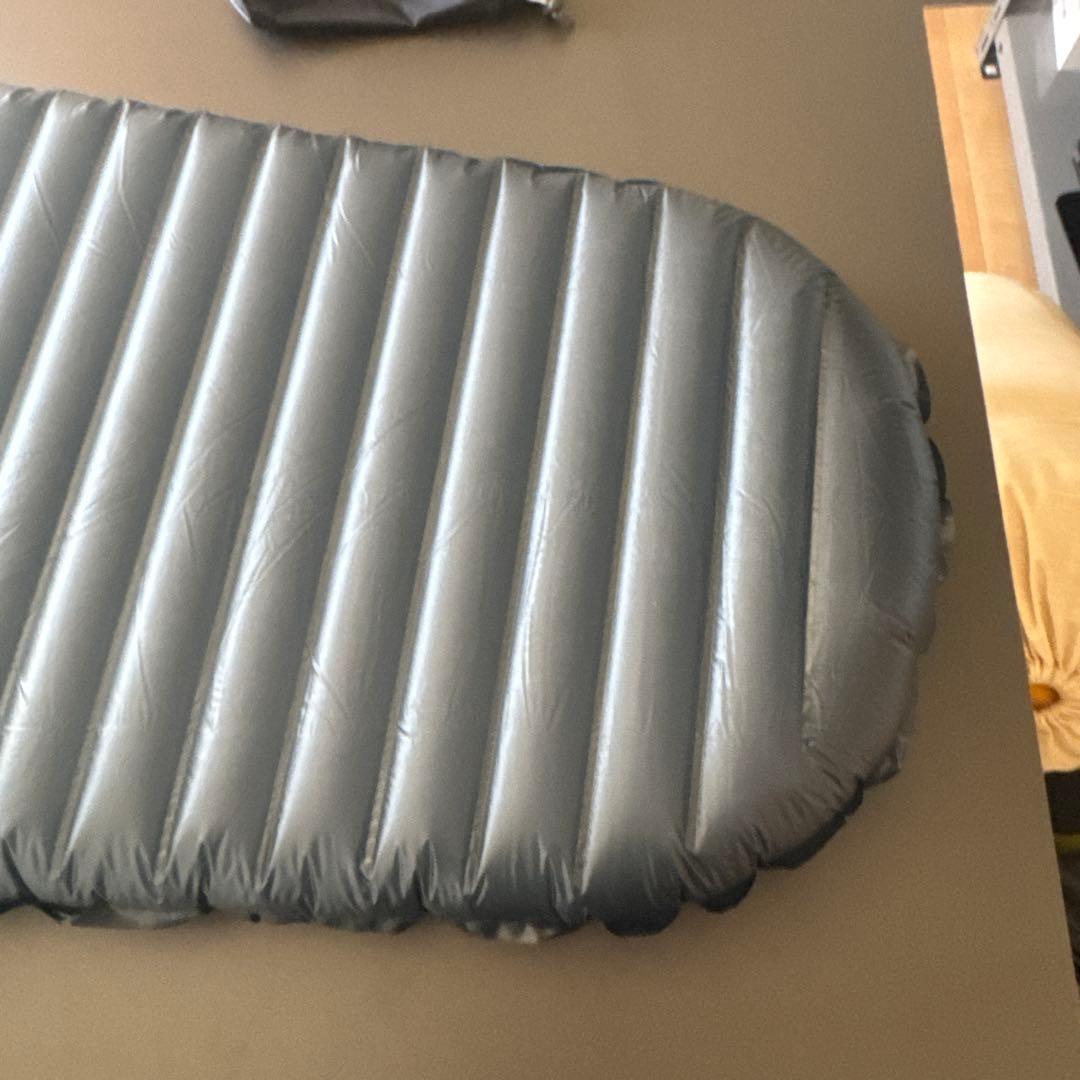 サーマレスト　NEOAIR UBERLITE レギュラーサイズ　ポンプサック付き