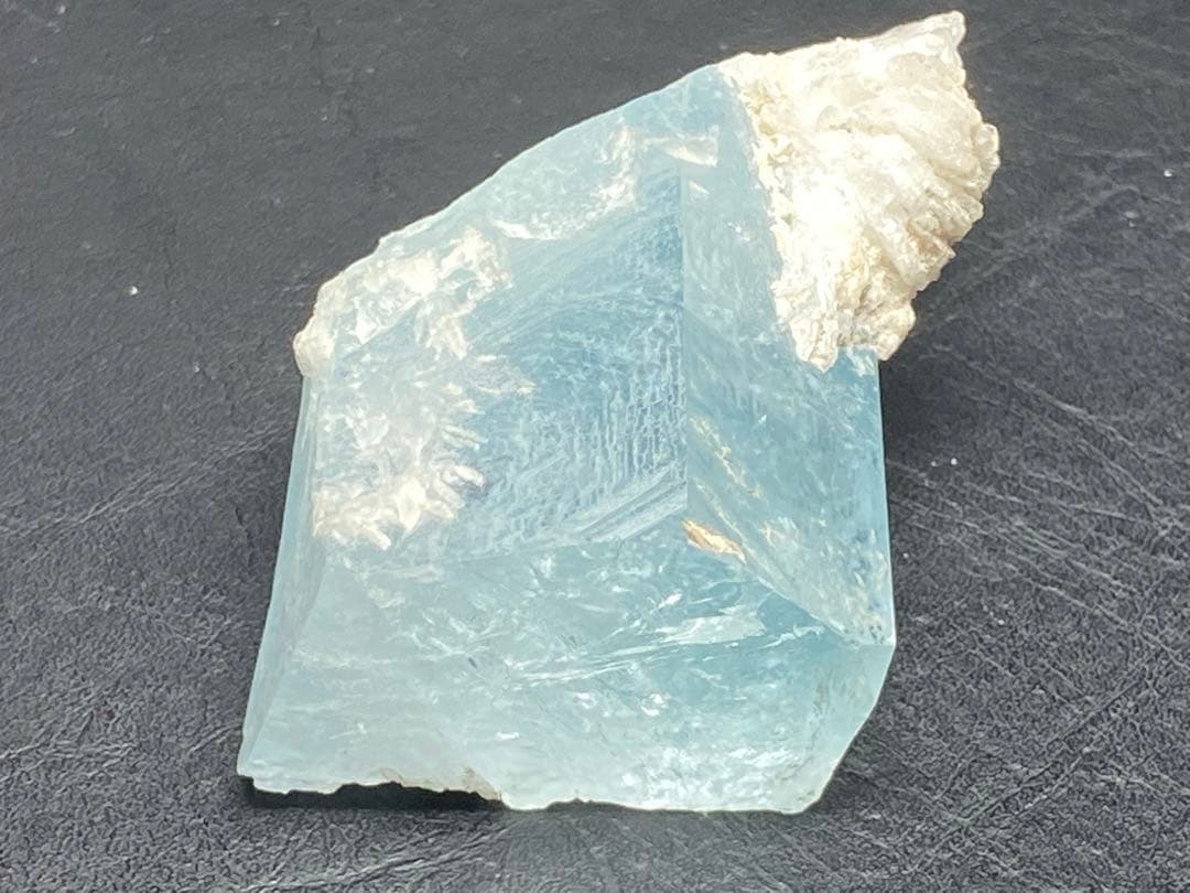 アクアマリン　81g