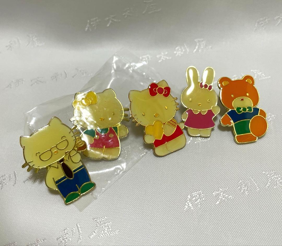 【当時物】サンリオ　1997年製　ハローキティ キャシー　ピンバッジ　激レア‼️