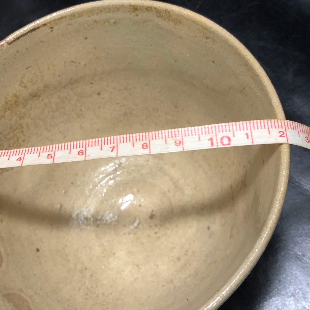 究極の古美術◆蔵から中国骨董と思われる華の紋様が可愛い抹茶茶碗が出て来ました。