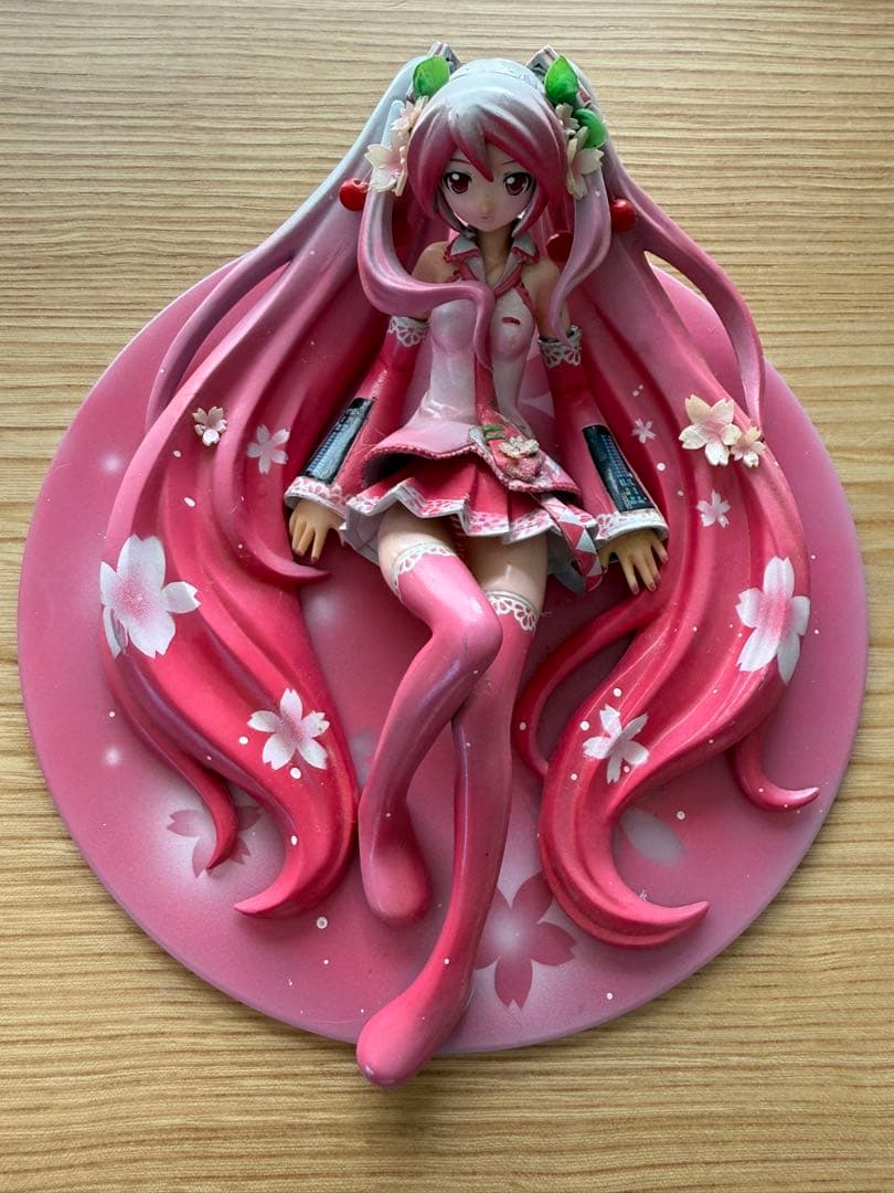 桜ミク装飾のピンクフィギュア 約30cm