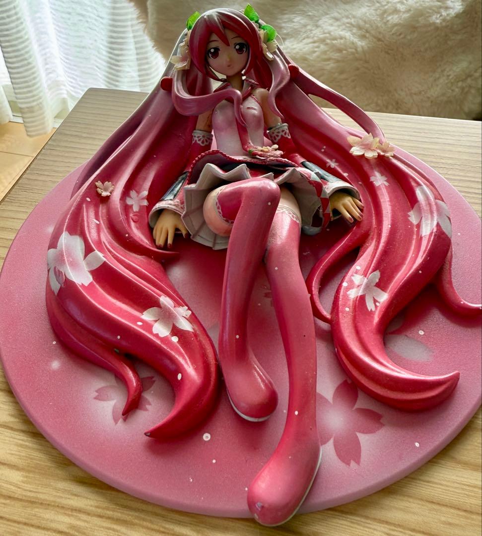 桜ミク装飾のピンクフィギュア 約30cm