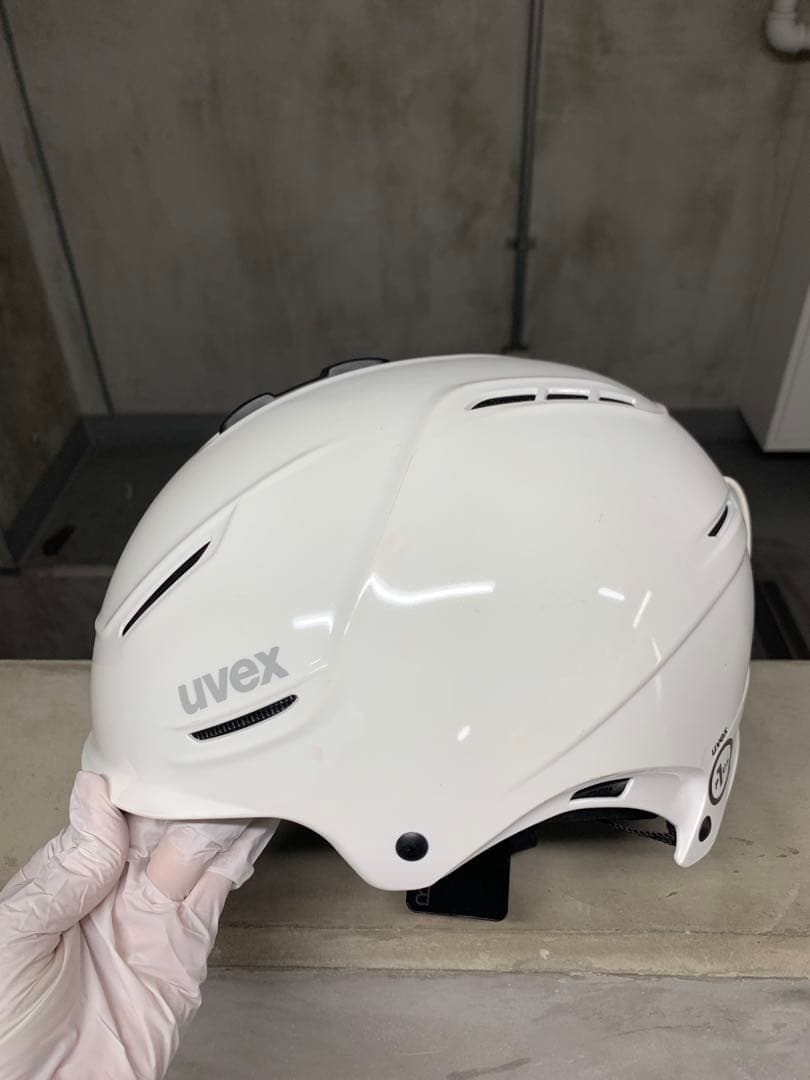 uvex ホワイト ヘルメット 通気孔付き