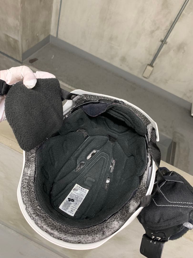 uvex ホワイト ヘルメット 通気孔付き