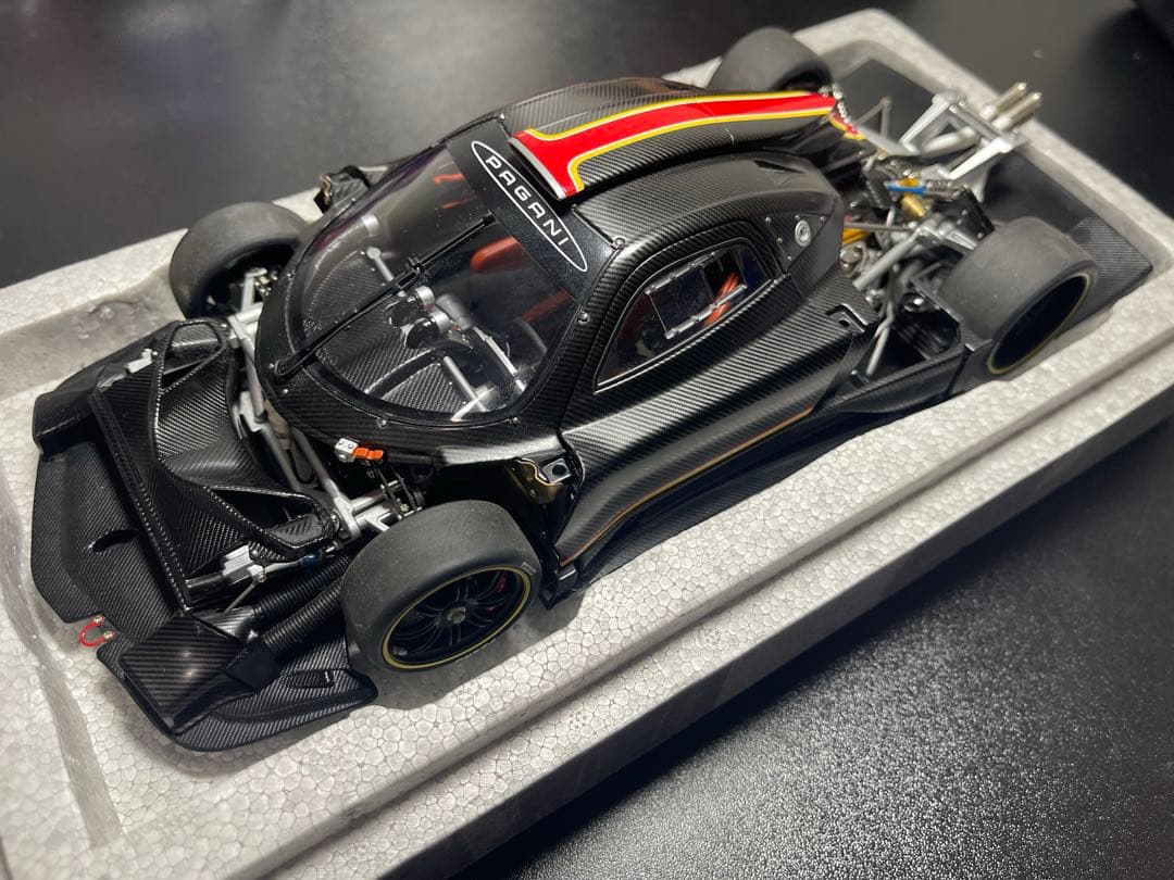 AUTOart(オートアート) 1/18パガーニ ゾンダ レボリューション