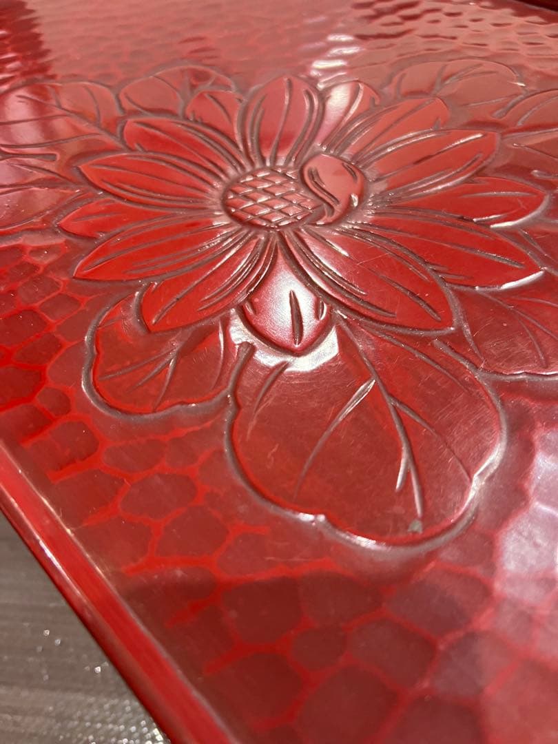 赤い花模様の座卓　漆塗り