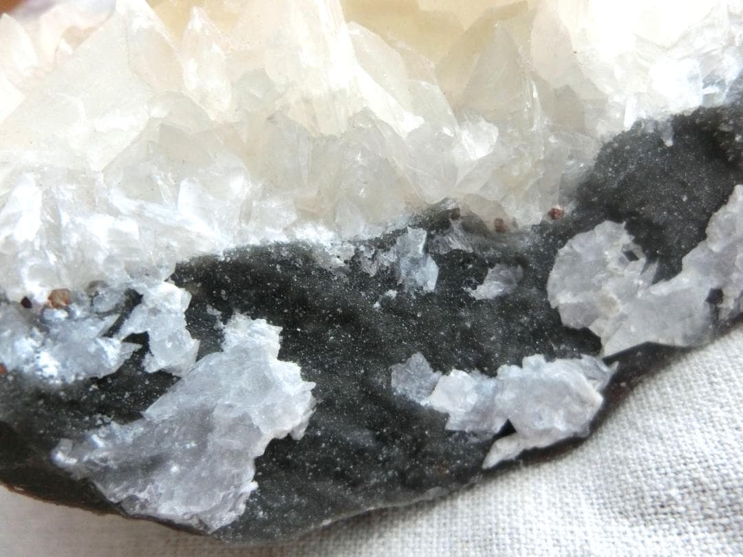 【カルサイト】 母岩つき 原石