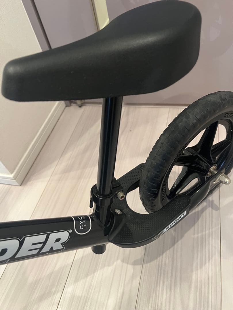 ストライダー スポーツモデル 12インチ ブラック 【日本正規品】