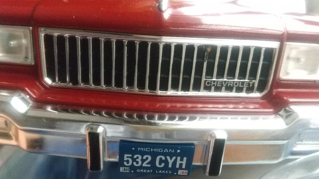 MCG 1/18 シボレー カプリス レッドメタリック ダークレッド