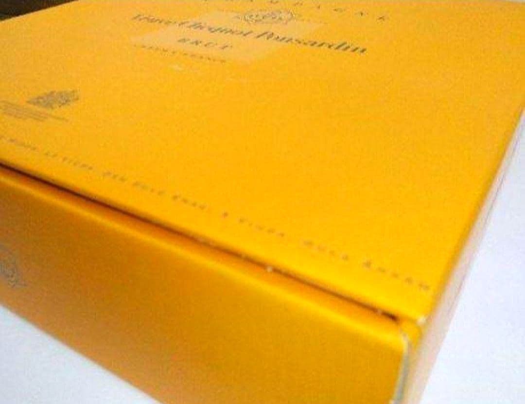 ヴーヴ・クリコ シャンパン グラス 2客付き　未使用品　記念日に