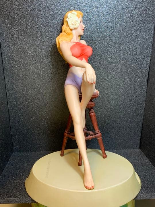 期間限定感謝セール　バーガガール　シリアルナンバー付　ビンテージフィギュア 1