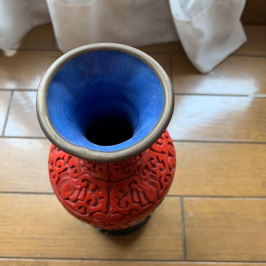 48 堆朱壺　花瓶　朱色　中国