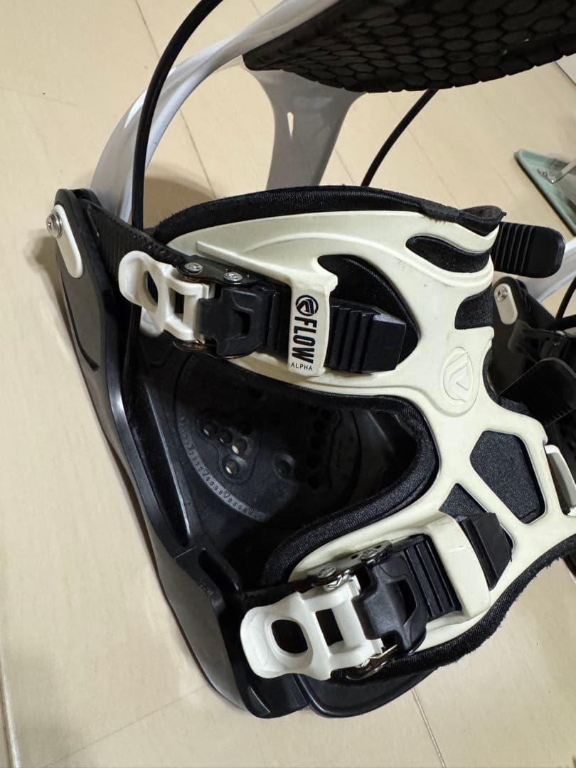 FLOW ALPHA スノーボードビンディング ホワイト