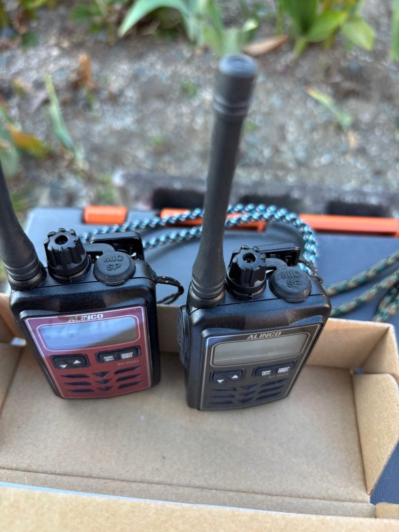 ALINCO DJ-131 トランシーバー 赤 黒