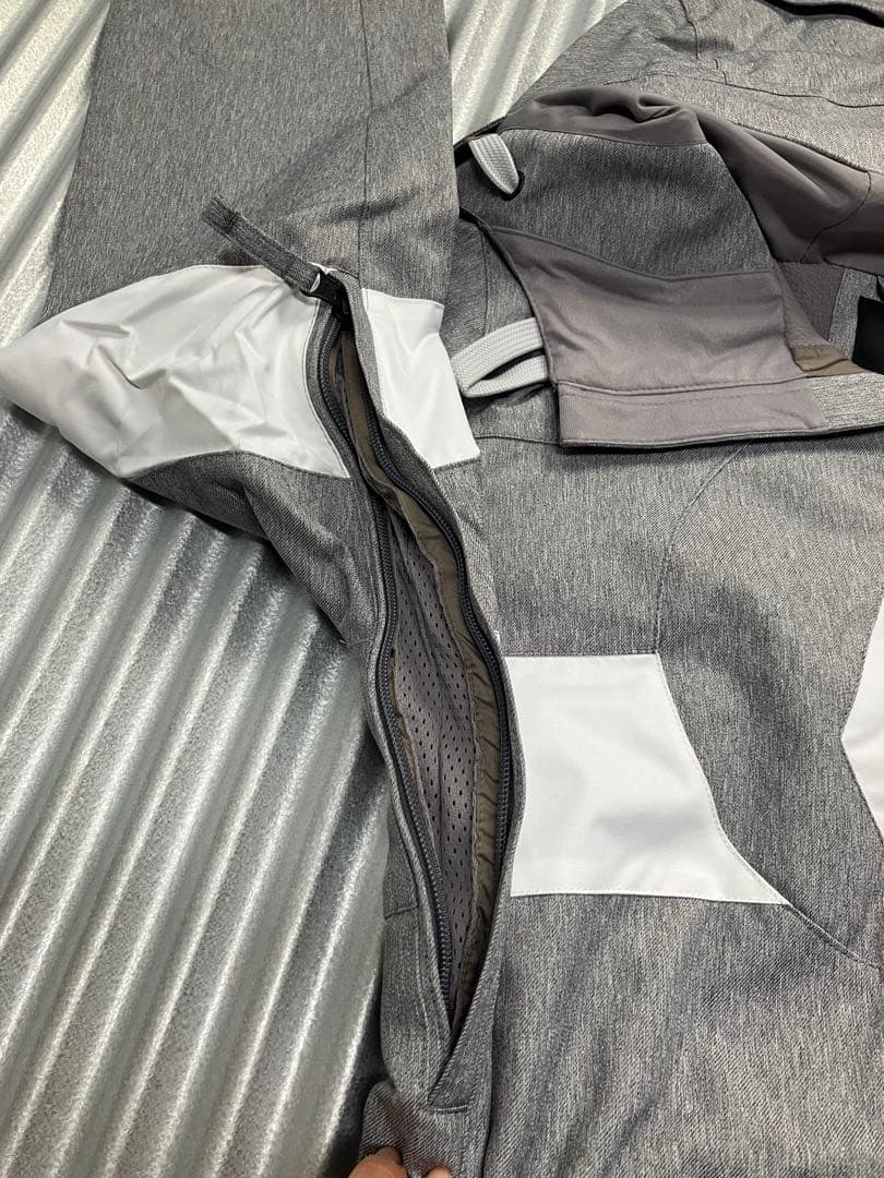 未使用　ボルコム　ヴォルコム　スノボウェア　ジャケット　メンズ　S　アウター