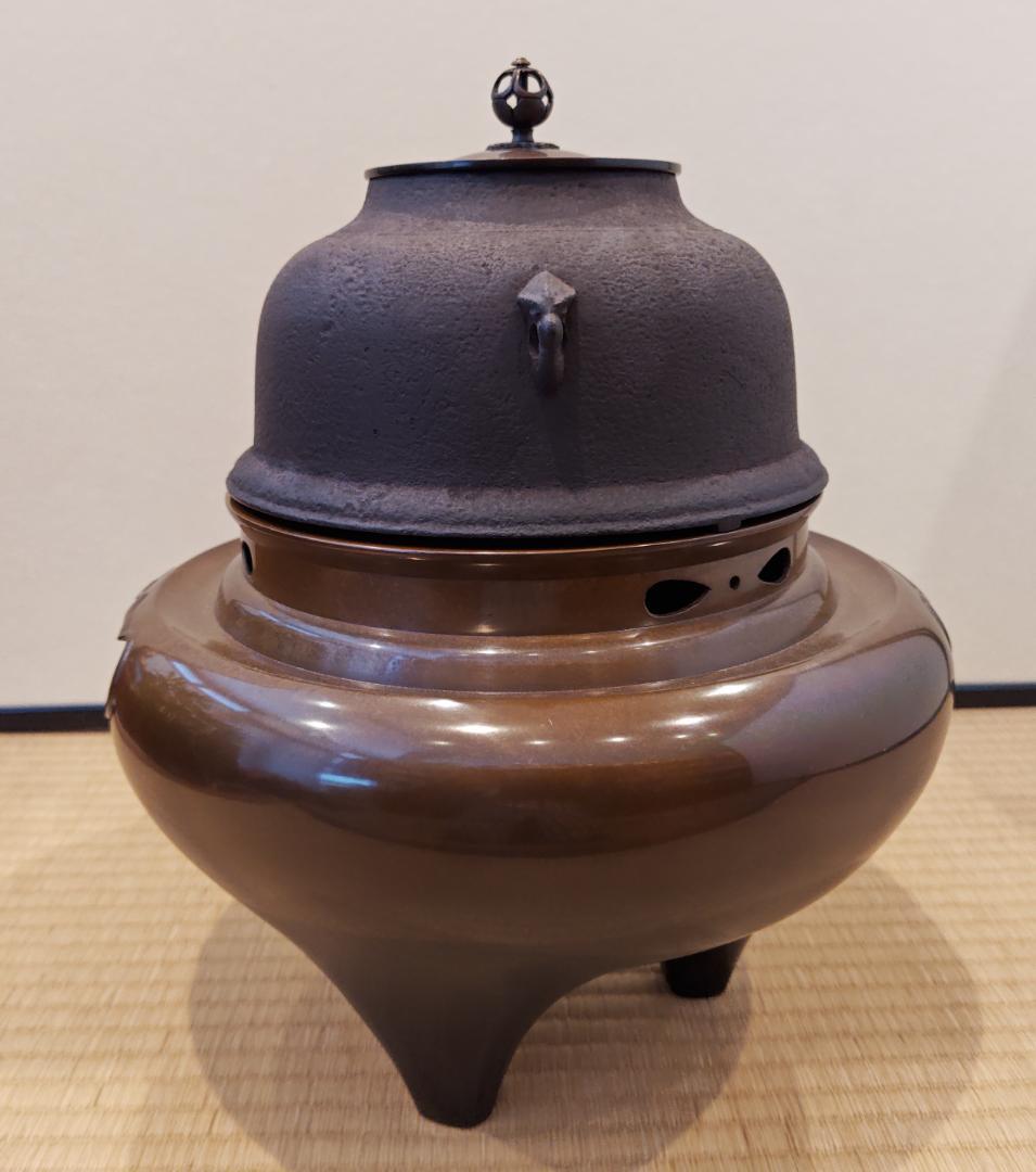 送料込【逢絢亭】茶道具 朝鮮風炉 唐銅 畠春斎釜添 風炉師 般若勘渓 共箱入り