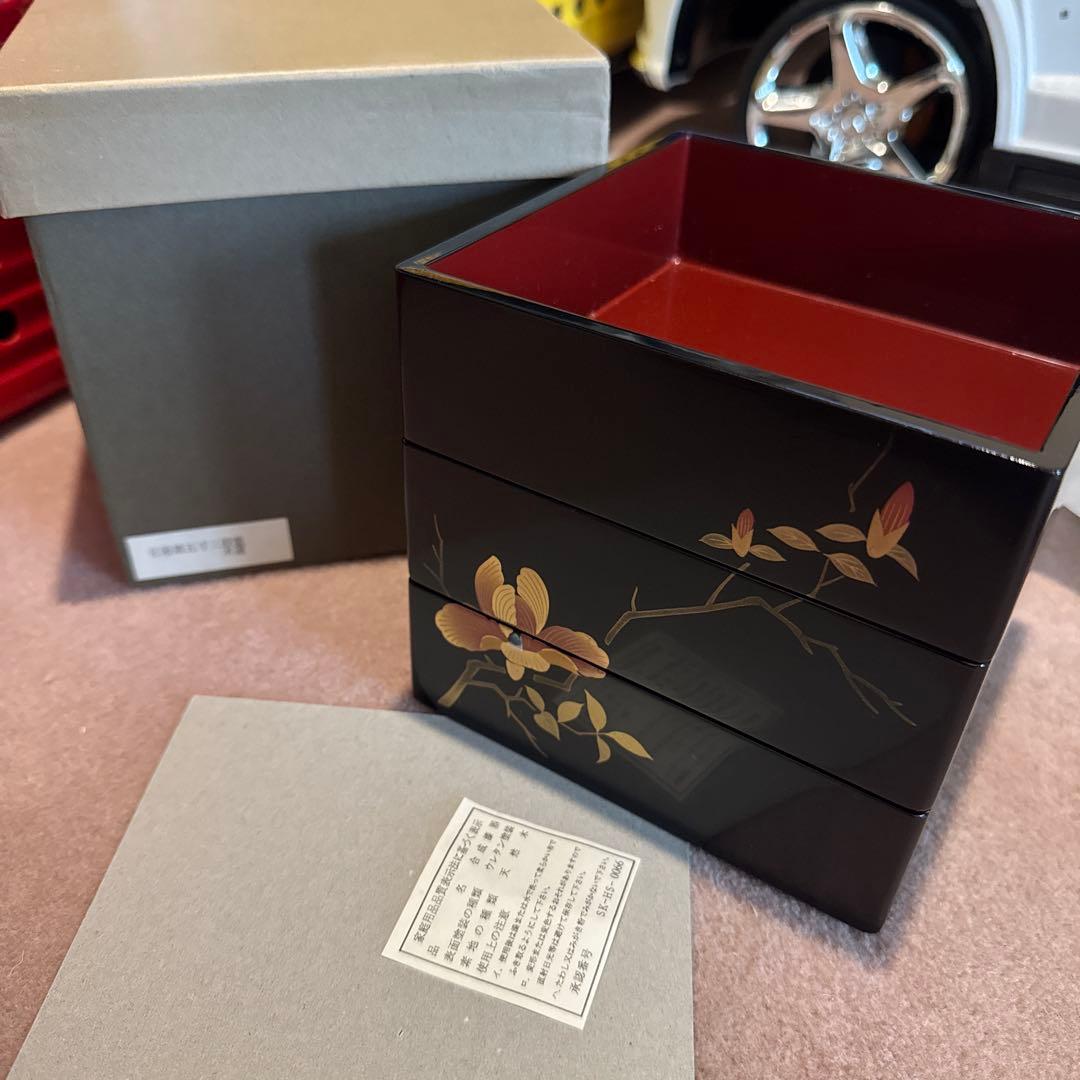 黒色金色装飾の3段重箱　会津塗り　本漆　枝松