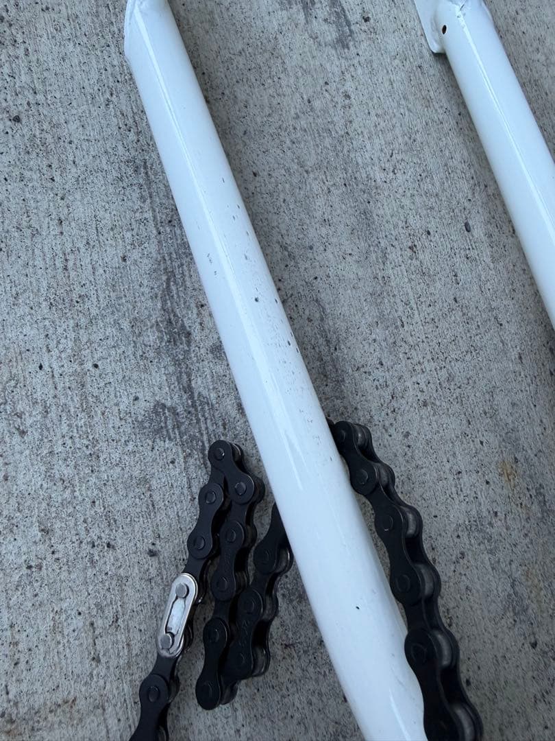 お得！ BMXフレーム　ダーカスワンRaw白フレーム