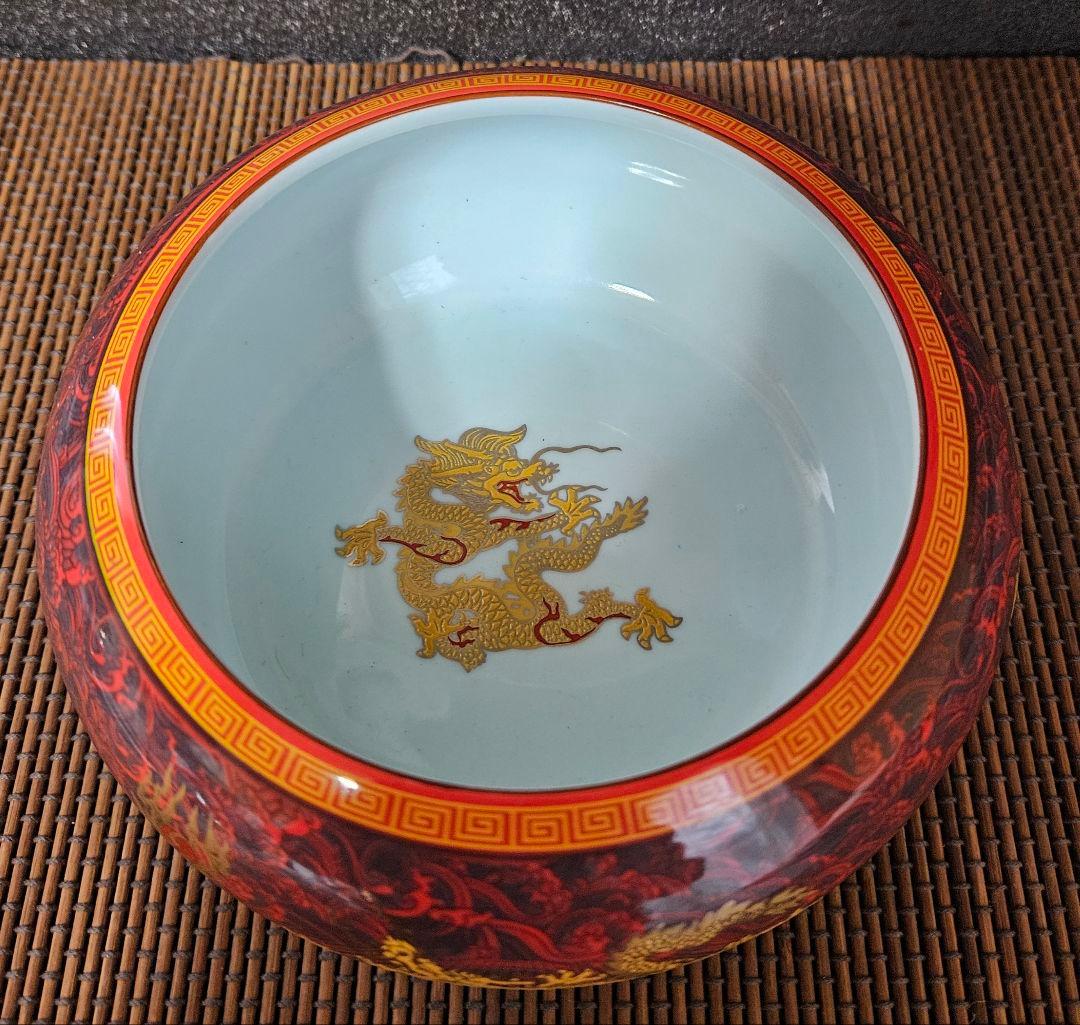 中国美術　中国陶磁器　繊細緻密極細密画　波に金彩　五爪の龍図　鉢　碗【魅力の逸品