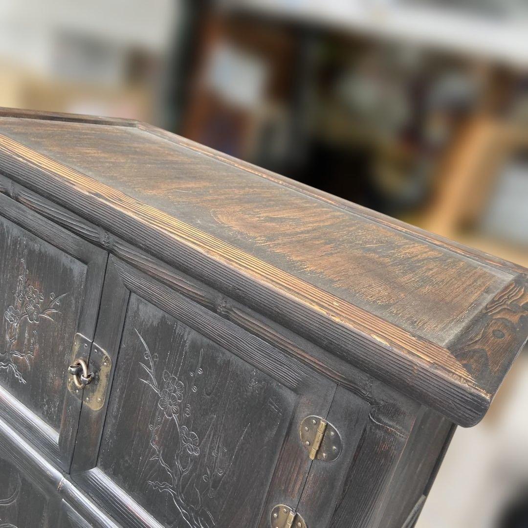 レトロ　古家具　彫刻入り　木製キャビネット　アンティーク　戸棚