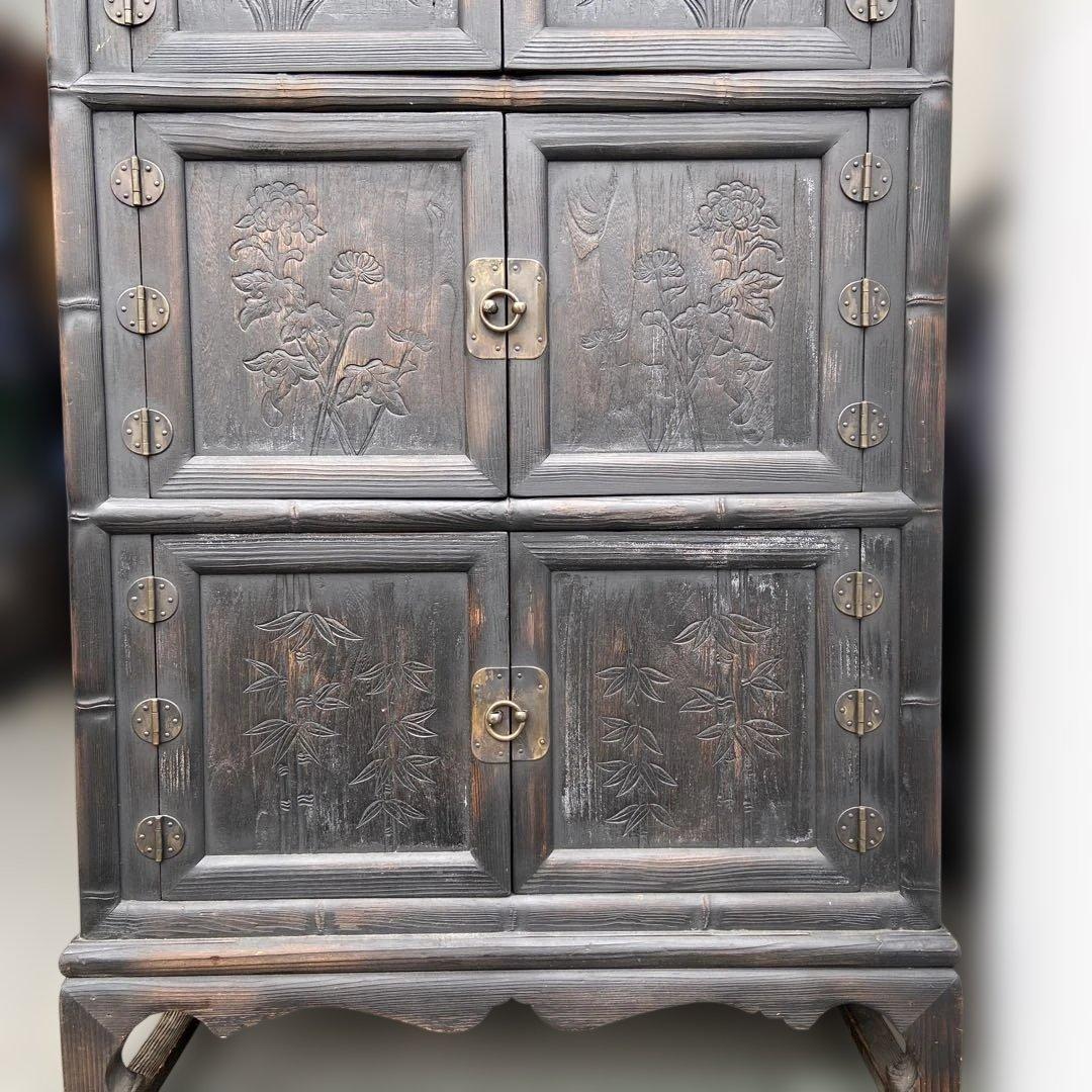 レトロ　古家具　彫刻入り　木製キャビネット　アンティーク　戸棚