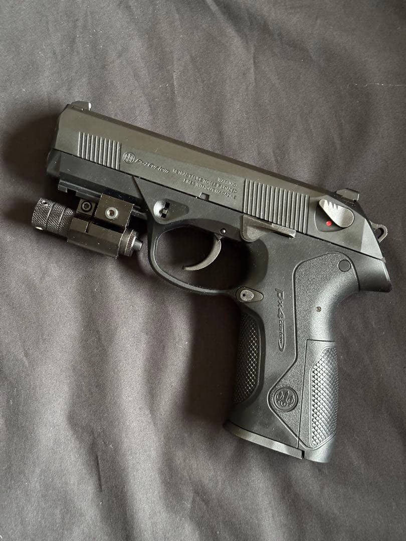 東京マルイ ガスブローバック px4 レーザーサイト装着