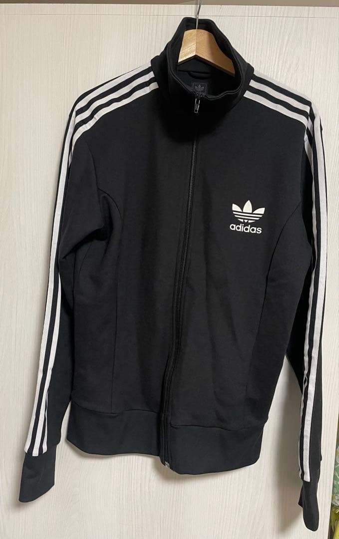 送料込み　adidas 黒 3本ライン ジャージジャケット　ヨーロッパモデル