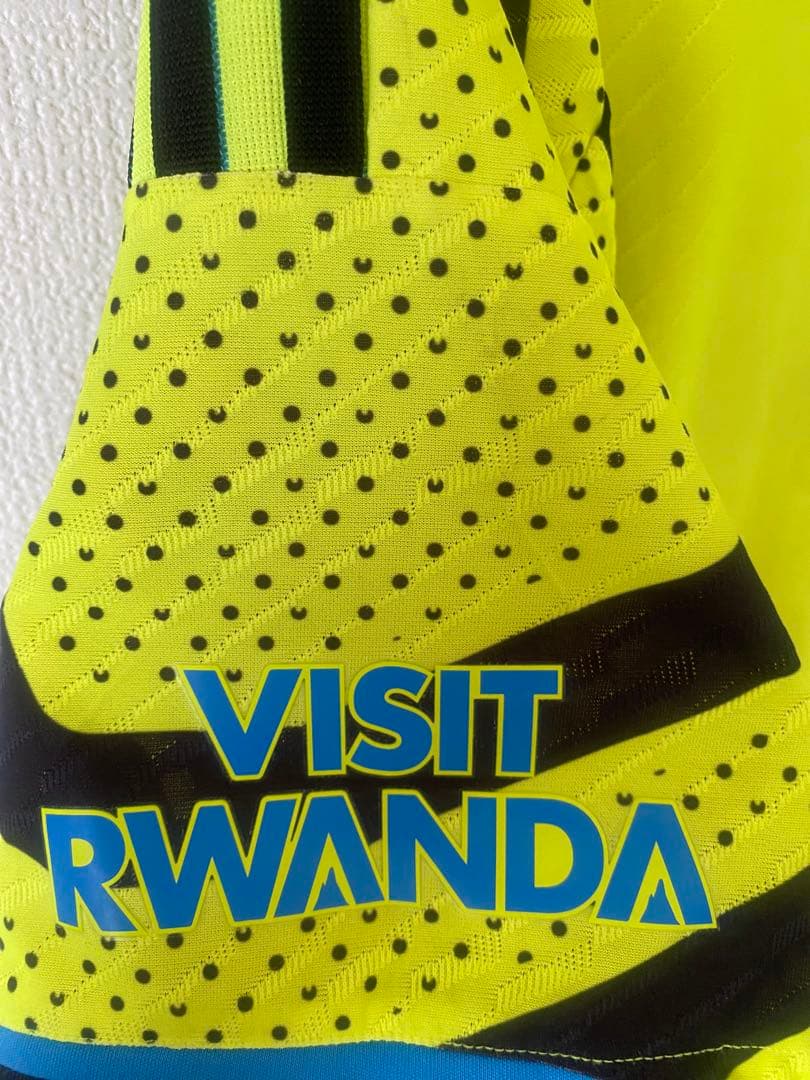 アーセナル イエロージャージ 波模様