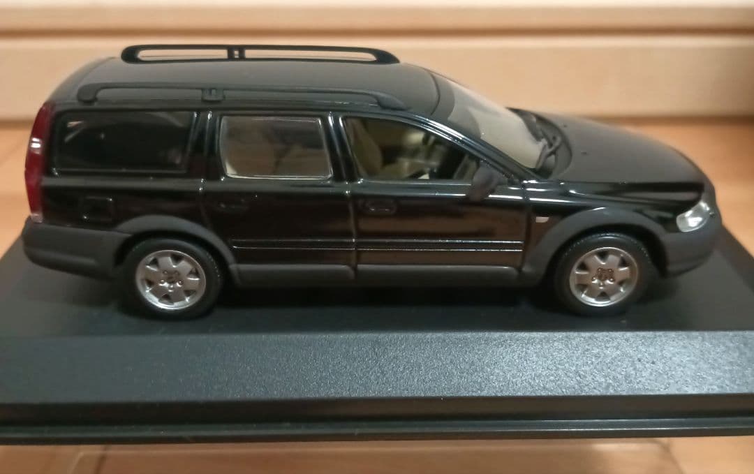 MINICHAMPS✪Volvo V70 XC ブラック