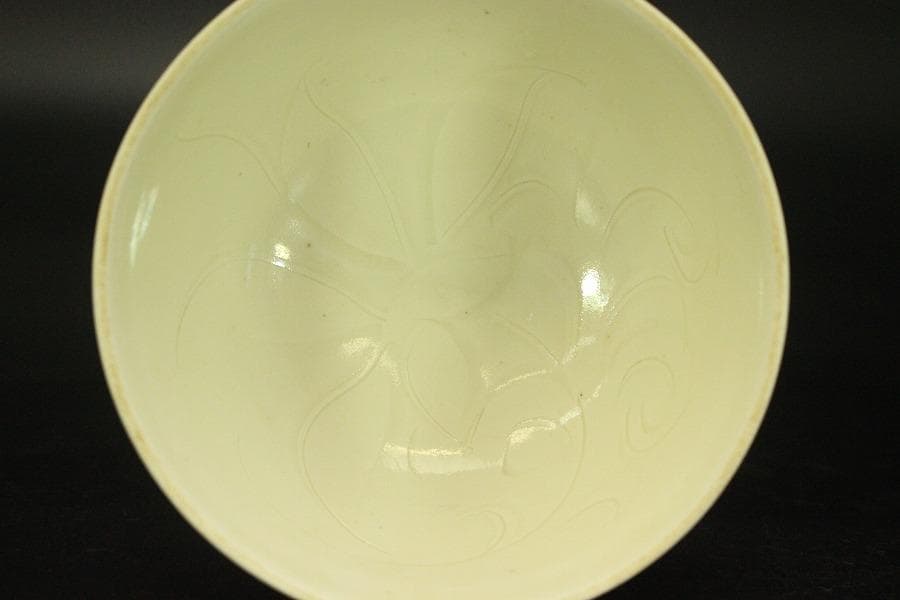 中国美術 白磁 刻 花紋 碗 一対(A281)