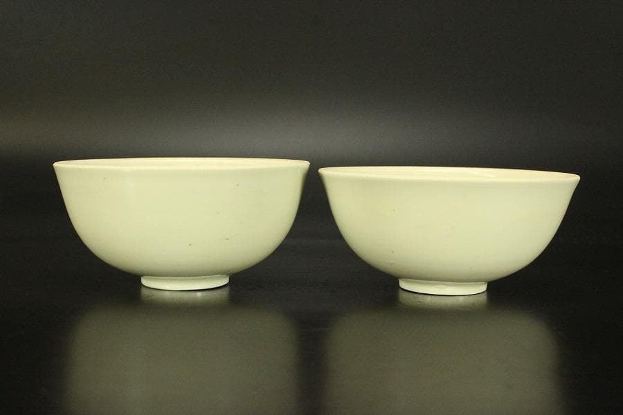 中国美術 白磁 刻 花紋 碗 一対(A281)