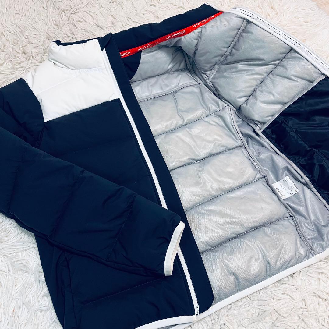 ダウンジャケット ネイビーとホワイト