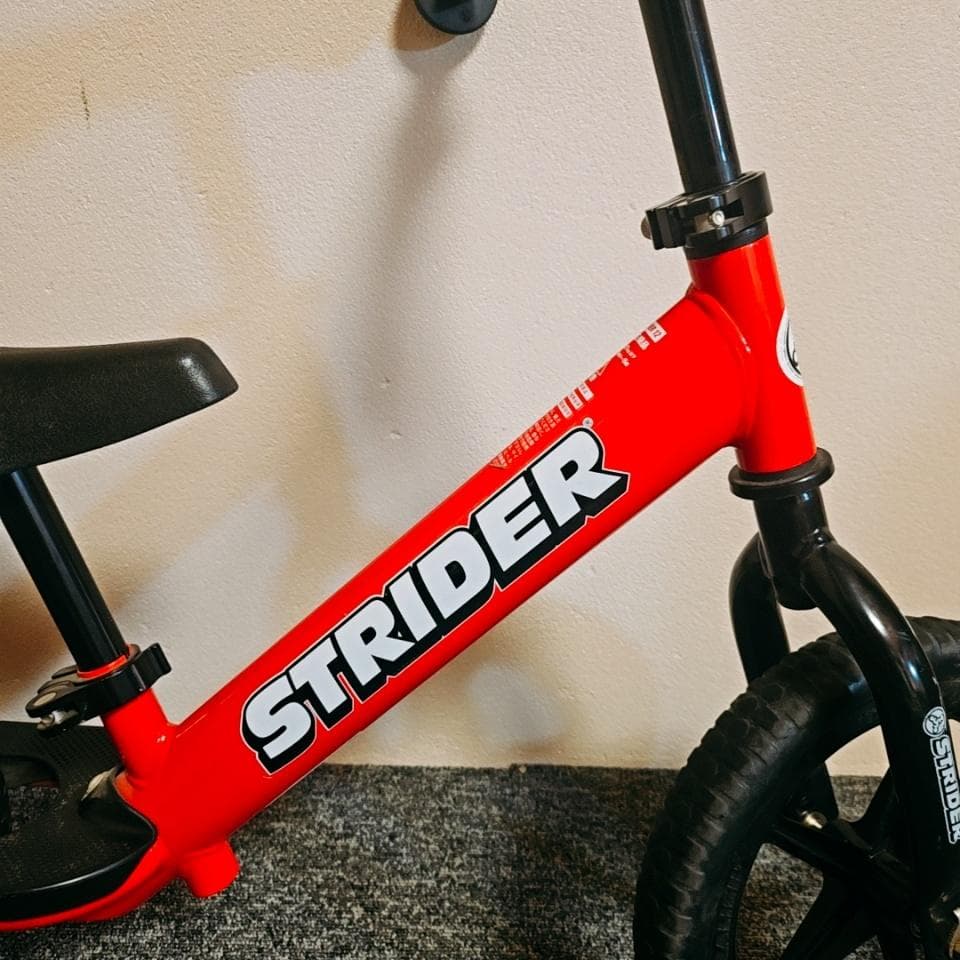 【美品】ストライダー　12　日本正規品　赤　キックバイク