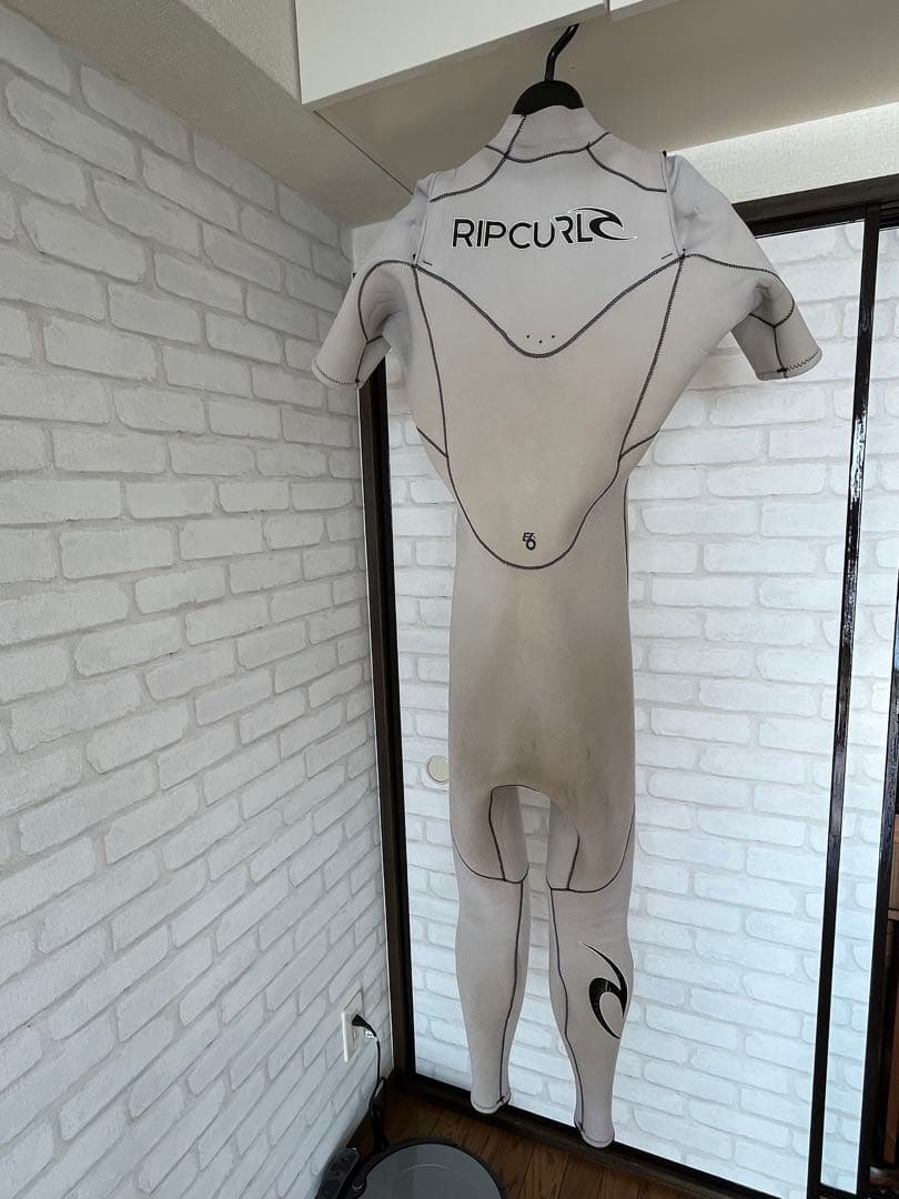 リップカールE6 ウェットスーツ　シーガル2×2