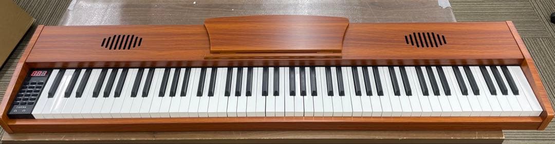 スタンド付き　電子ピアノ88鍵盤　木目調ボディ　ウォールナット